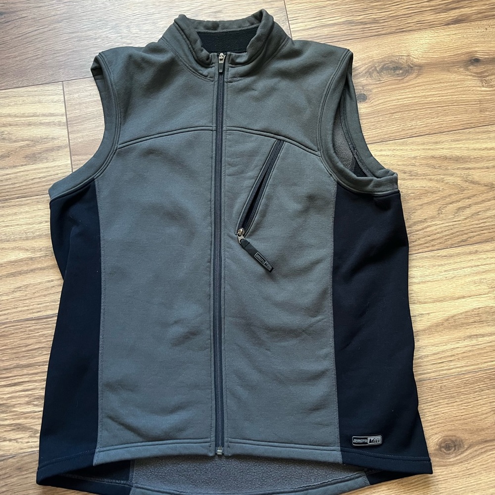REI Fleece Vest Mens XL Grey Black Excellent Full Zip Mock Neck Colorblock